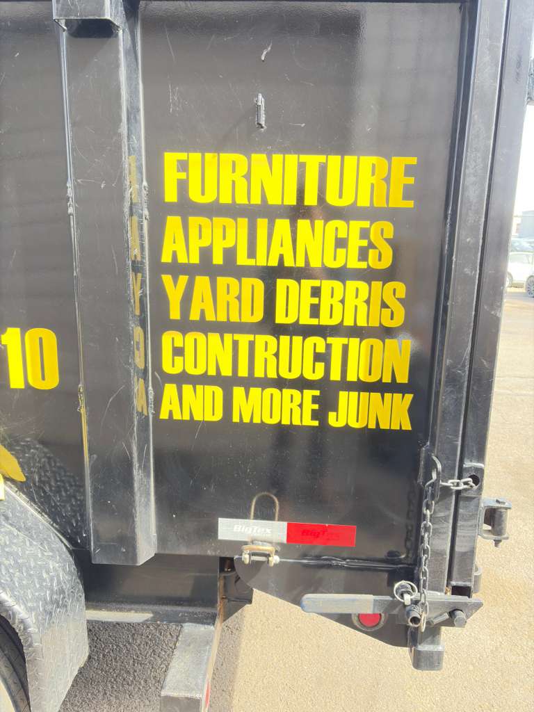 Remolque de HH Junk Removal listo para servicio
